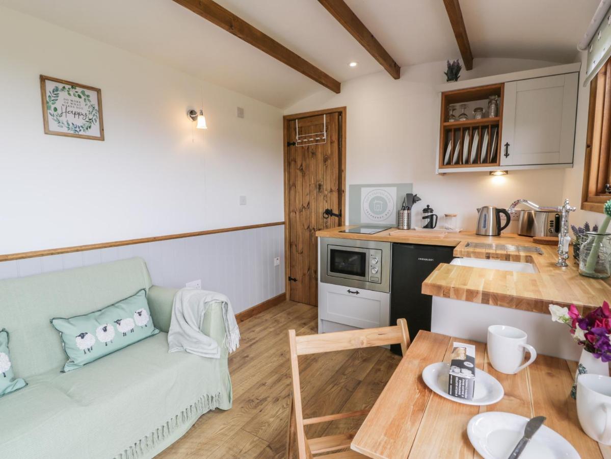 Tan Y Castell Shepherds Hut Llangollen Extérieur photo