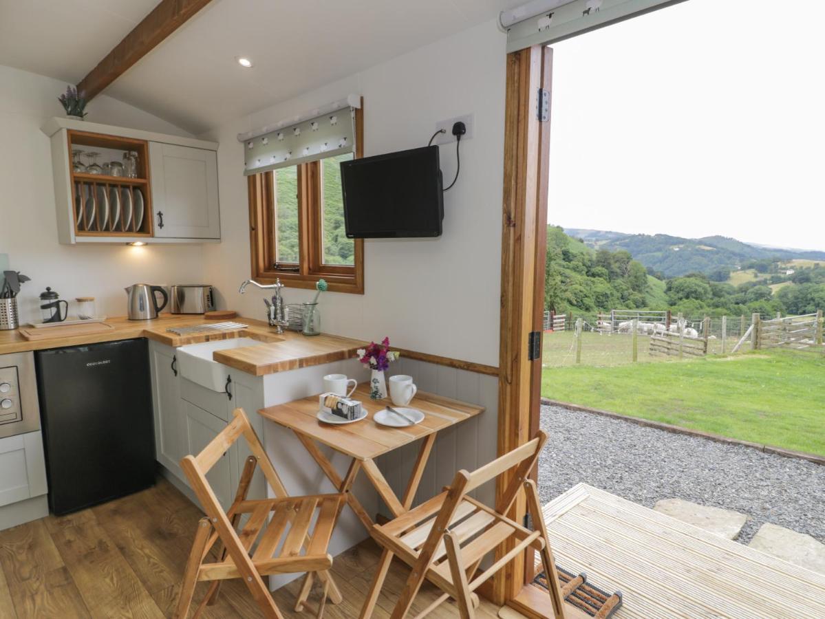 Tan Y Castell Shepherds Hut Llangollen Extérieur photo