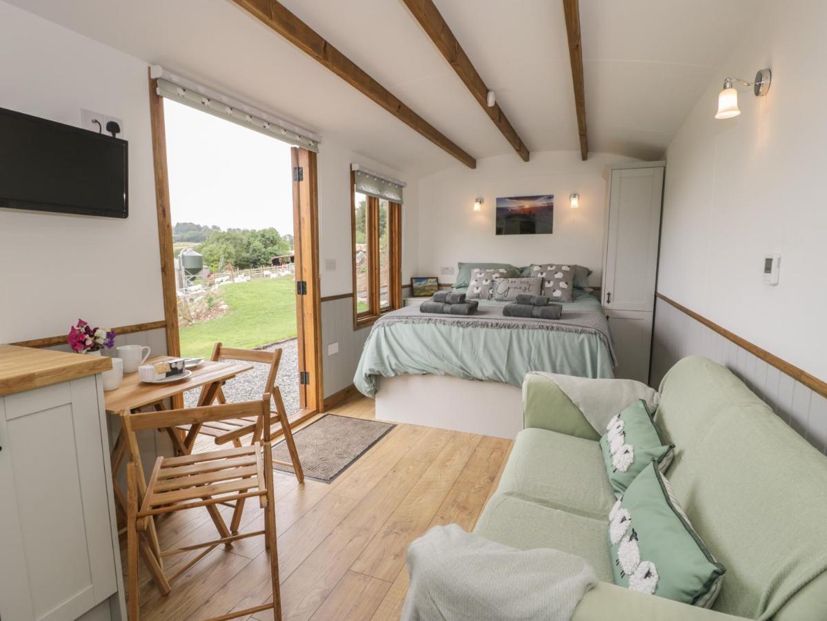 Tan Y Castell Shepherds Hut Llangollen Extérieur photo