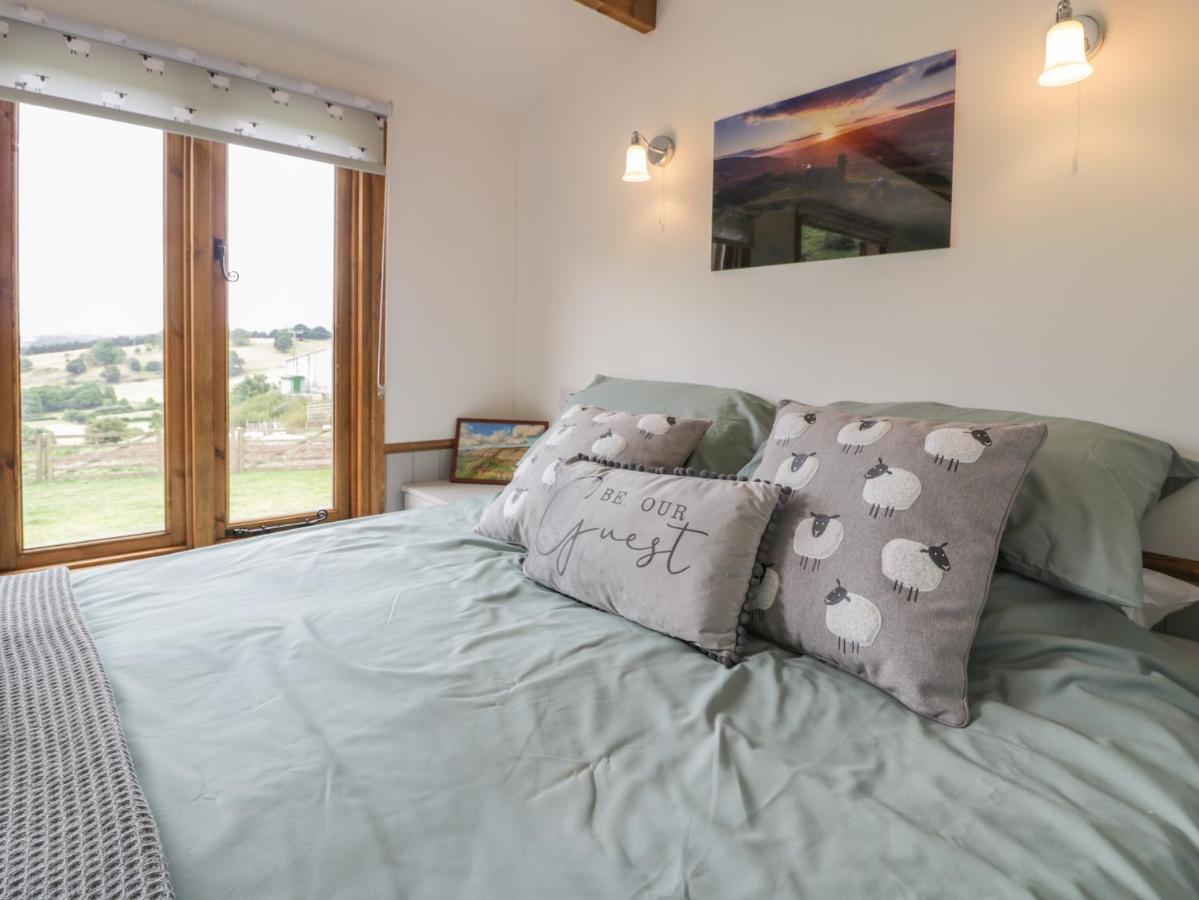 Tan Y Castell Shepherds Hut Llangollen Extérieur photo