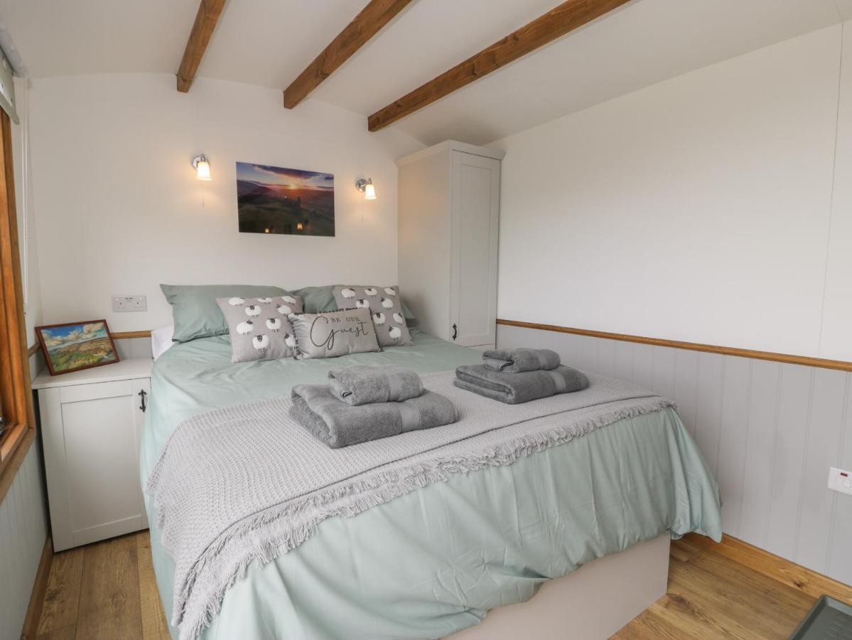 Tan Y Castell Shepherds Hut Llangollen Extérieur photo